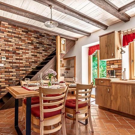 House By The Stream - Happy Rentals Avce Eksteriør bilde