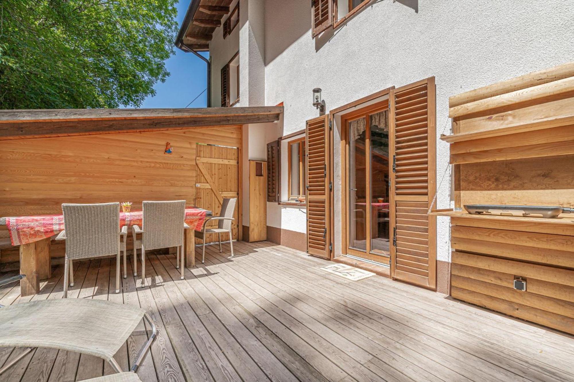 House By The Stream - Happy Rentals Avce Eksteriør bilde