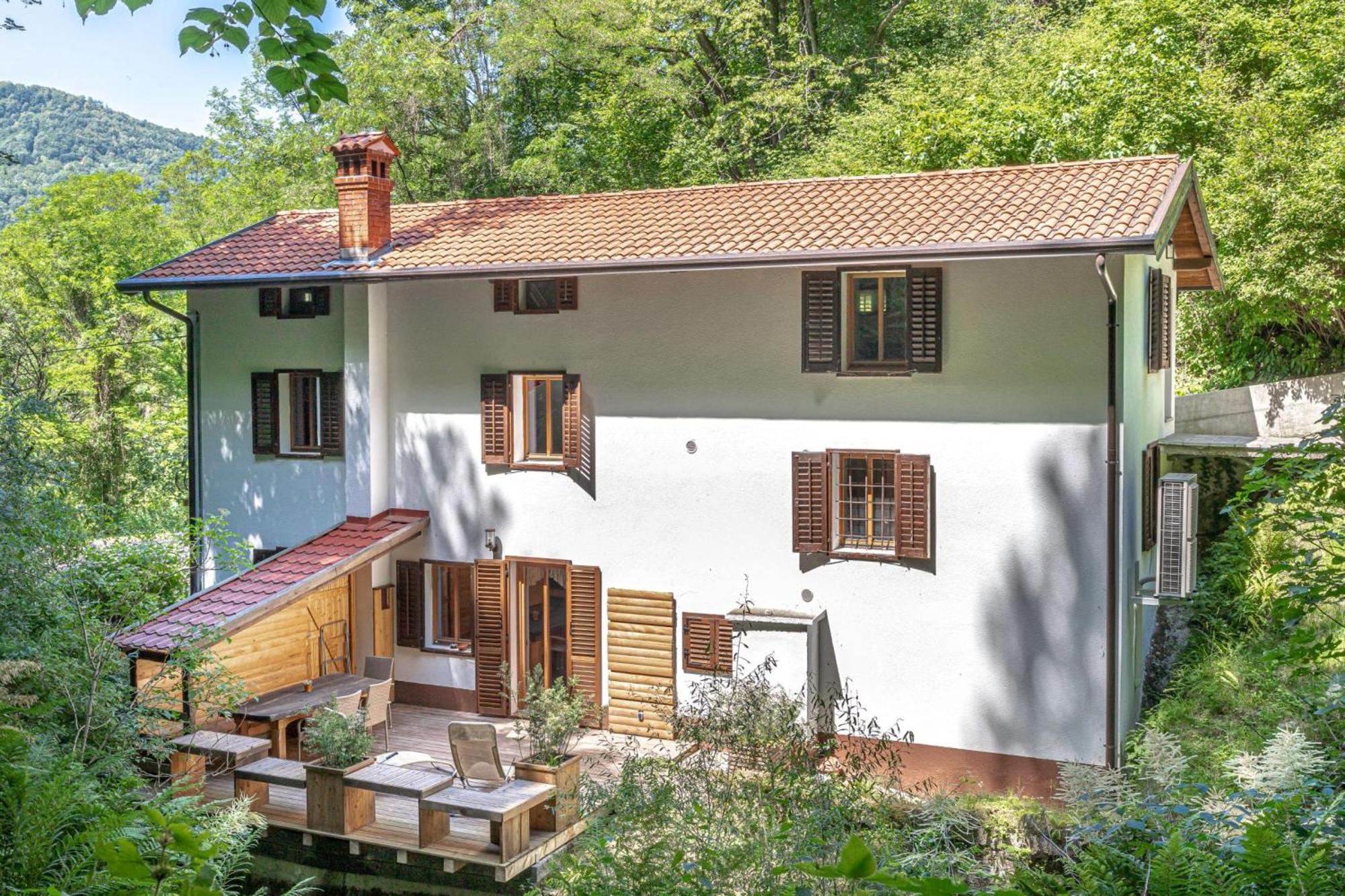 House By The Stream - Happy Rentals Avce Eksteriør bilde